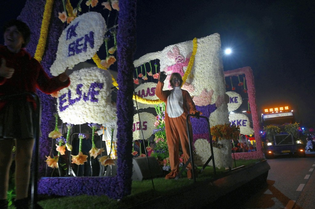 ../Images/Verlicht bloemencorso 2025 130.jpg